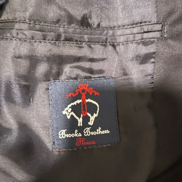 Brooks Brothers Navy Blazer with Gold Buttons. Loro Piana Fabric - Picture 3 of 5